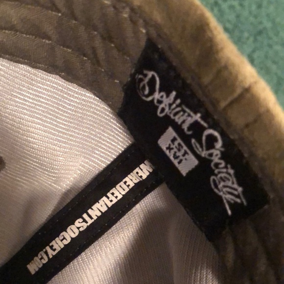 Green suede Defiant cap - Picture 4 of 4